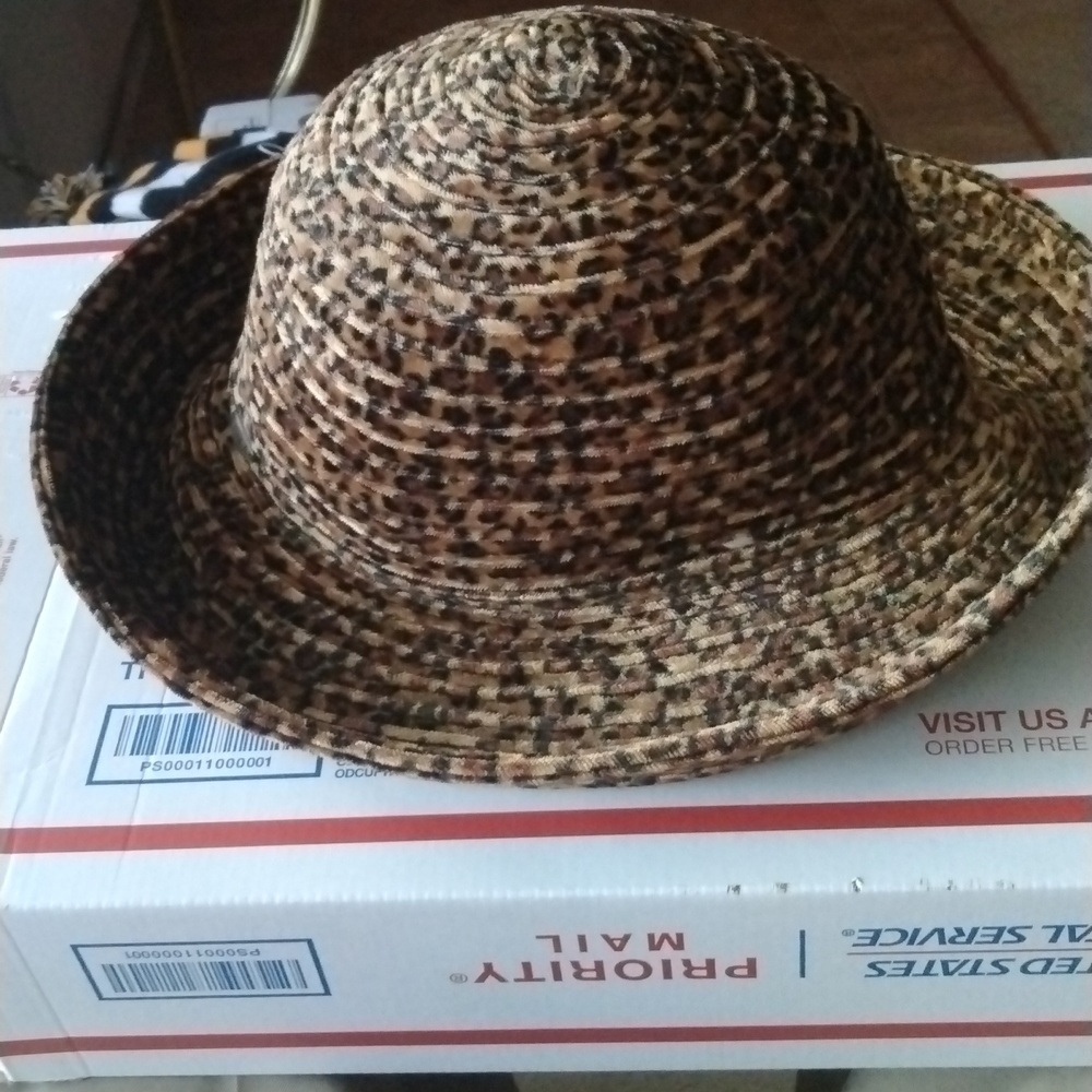 Scala Leopard Velvet(Winter,Spring, Fall) Print Ha - image 1